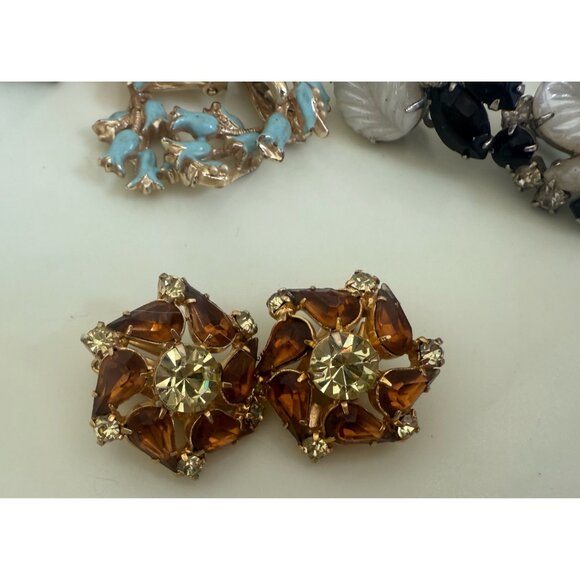 Vintage lot 6 Pair Of Earrings Rhinestone/Glass/Enamel - Picture 8 of 9